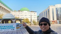Masjid pertama yakni yang terbesar di Eropa, yakni Masjid Jami Makhachkala, Dagestan (Foto: Tim detikcom)