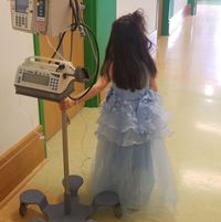 Kisah Inspiratif Anak 5 Tahun yang Pakai Gaun Princess Setiap Kemoterapi