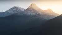 Nah, foto ini adalah pemandangan sunrise Bukit Poon di Nepal. Tepatnya saat jam 4 pagi. (Lee Mumford/instagram)