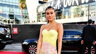 Foto: Agnez Mo Eksis di American Music Awards, Seksi Bergaun Menerawang