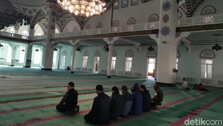 Masjid Jami Makhachkala, Dagestan, Rusia (Foto: Tim detikcom) Masjid Jami Makhachkala, Dagestan, Rusia (Foto: Tim detikcom)