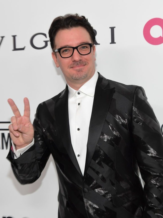 Mantan personel *NSYNC JC Chasez diserahkan ibunya sendiri ke pasangan Roy dan Karen Chasez, yang juga pernah menjadi orangtua angkat sang ibu. JC terpaksa diadopsi di usia 5 tahun agar dia bisa mendapat pendidikan dan kehidupan yang lebih layak. Foto: Getty Images
