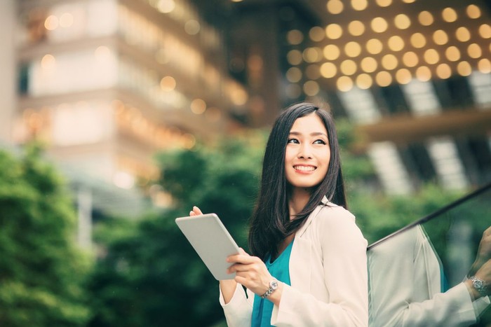 young attractive asian woman to see a smart phone