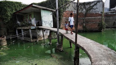 Potret Kampung Apung yang Terus Mengapung