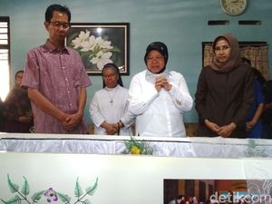 Ibunda Ketua DPRD Surabaya Tutup Usia, Risma Datang ke Rumah Duka