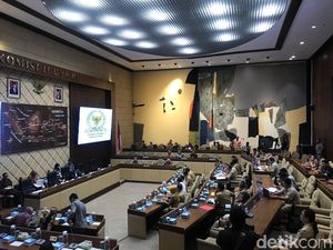 Raker dengan Komisi II, Kali Ini Mendagri Tito On Time