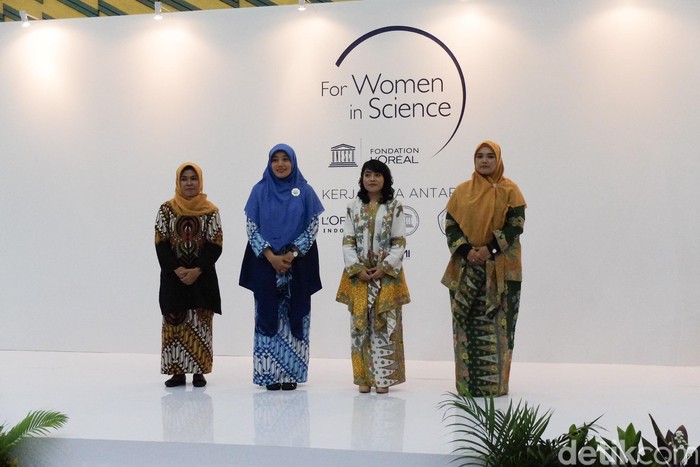 Empat ilmuwan wanita raih penghargaan LOreal for Women in Science. Foto: Vina Oktiani/Wolipop Empat ilmuwan wanita raih penghargaan LOreal for Women in Science. Foto: Vina Oktiani/Wolipop
