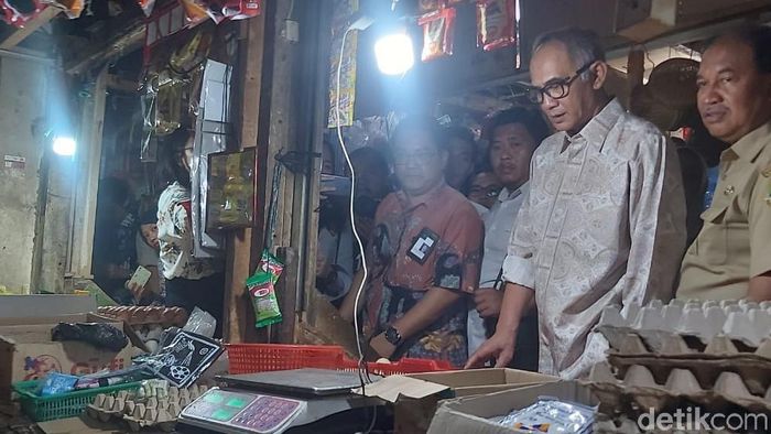 Foto: Kemendag Cek Harga Pangan di Pasar Kiara Condong (Dony Indra Ramadhan/detikcom) Foto: Kemendag Cek Harga Pangan di Pasar Kiara Condong (Dony Indra Ramadhan/detikcom)