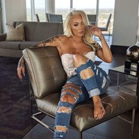 Bunnie berinvestasi dalam implan payudara senilai $ 10.000 atau Rp 140 juta hampir 13 tahun yang lalu. Tetapi, ia menyadari ada sesuatu yang salah ketika ia mulai merasa sakit sepanjang waktu. Foto: Instagram