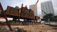 Proyek revitalisasi yang melibatkan PT Jakarta Propertindo (Jakpro) itu memakan biaya senilai Rp 1,8 triliun dalam waktu pengerjaan 3 tahap.