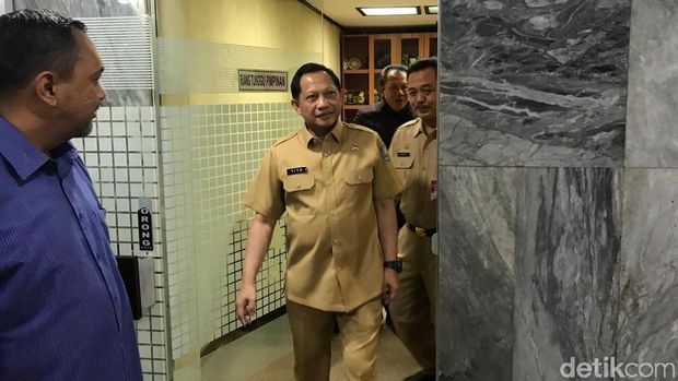 Raker dengan Komisi II, Kali Ini Mendagri Tito On Time