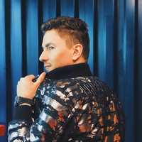 Sebagai atlet sekaligus figur publik, Jorge Lorenzo sangat memerhatikan penampilannya. Tengok saja akun Instagram-nya yang penuh dengan foto OOTD. Philipp Plein adalah salah satu merek premium yang produknya cukup sering dipakai pria berdarah Spanyol ini. (Foto: Instagram/@jorgelorenzo99)