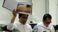 Abdul Halim Iskandar menyampaikan paparan mengenai isu-isu terkini mengenai daerah yang akan mendapatkan perhatian dari Kementerian Desa, Pembangunan Daerah Tertinggal dan Transmigrasi (PDTT).