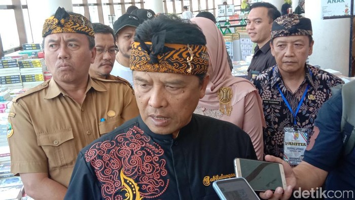 Bupati Bandung Dadang M Naser