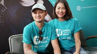 Syamsir Alam dan Bunga Jelitha saat ditemui di kawasan Kemang, Jakarta Selatan pada Selasa (26/11). Pool/Palevi S/detikFoto.