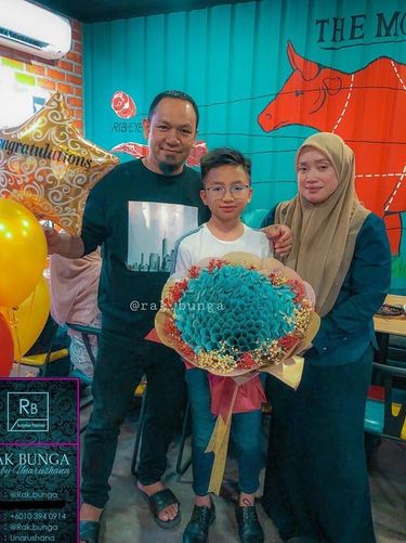 Raih Nilai UN Tinggi, Anak Ini Dihadiahi Buket Uang Rp 34 Juta dari Ortunya