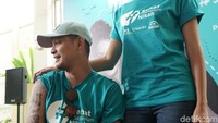 Syamsir mengatakan ini kali pertama dirinya disuntik vaksin pencegah kanker serviks tersebut. Pool/Palevi S/detikFoto.