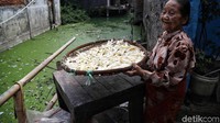 Permukiman itu mulai terendam permanen alias tidak kering-kering pada sekitar 2000-an.
