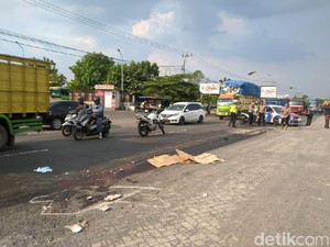 Gagal Nyalip, Emak-emak Tewas Terlindas Truk Pengangkut Pupuk