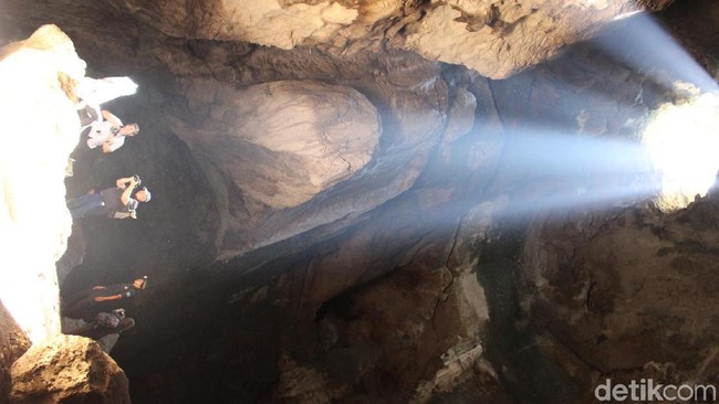 Pesona Gua Batu Hapu: Dari Malin Kundang sampai Indiana Jones