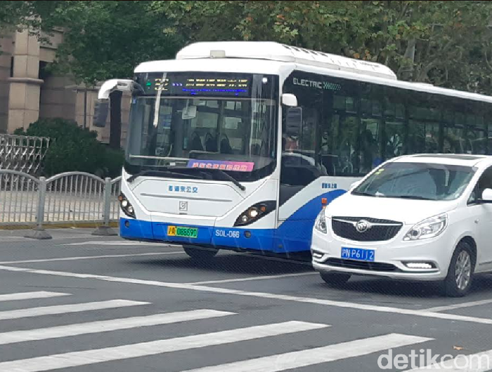 China Bus. Straydebl Bus China. Будишыго автобус Китай. Self Driving Bus China.