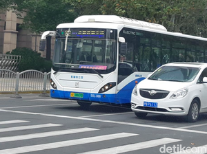 Bus Listrik yang Keliaran di Shanghai