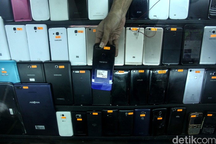 Setelah ditandatangani 18 Oktober 2019 oleh tiga menteri, aturan IMEI akan berlaku 18 April 2020. Lantas bagaimana nasib ponsel black market atau BM?