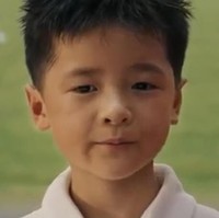 Rambut Xu Jiao yang panjang kemudian dicukur untuk memerankan anak Chow. Aslinya adalah anak perempuan, penampilan Xu Jiao dalam film tersebut sebagai sosok anak laki-laki banyak mendapat pujian karena kemampuan aktingnya yang natural. Dia pun memenangkan penghargaan pendatang baru terbaik di Penghargaan Perfilman Hong Kong ke-28 atas penampilannya dalam film tersebut. Foto: Youtube