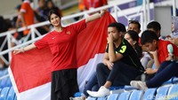 Maria Ozawa menjadi salah satu suporter Indonesia di Rizal Memorial Stadium Filipina, Selasa (26/11/2019), saat Egy Maulana Vikri cs meraih kemenangan 2-0 atas Thailand di pertandingan cabang olahraga sepakbola SEA Games 2019. (Grandyos Zafna)