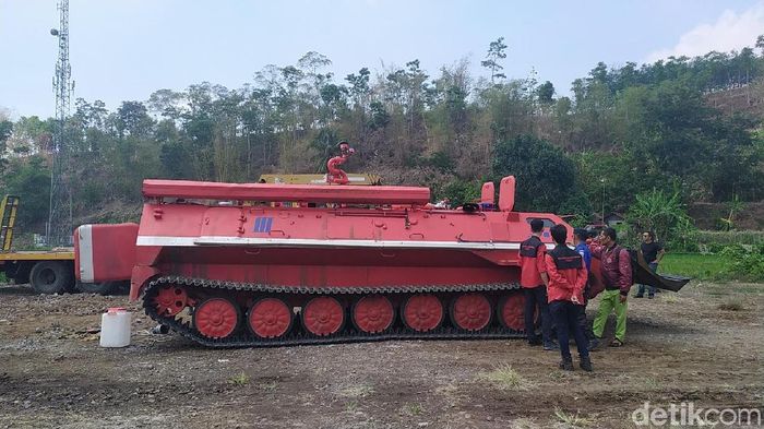 Foto: Tank Baja Khusus Pemadam Buatan Pindad (Hakim Ghani/detikcom) Foto: Tank Baja Khusus Pemadam Buatan Pindad (Hakim Ghani/detikcom)