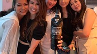 Kulineran ala Helena ini beragam. Ada yang bergaya fancy, tapi ada yang bergaya kasual. Foto: instagram @helenalim899