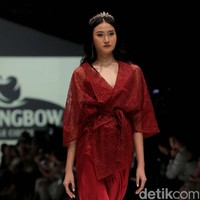 Fashion show Paulina Katarina terinspirasi dari wanita urban yang independen dan percaya diri, di Jakarta Fashion Week 2020, Senayan City, Jakarta. Senin [28/10/2019]. Foto: Rachman Haryanto/detikcom