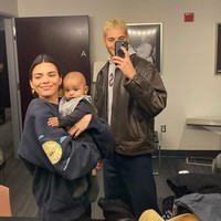 Dalam unggahan terbarunya, tampak Kendall memberikan kode ingin berumah tangga dengan  Fai. everyone in favor of Fai and i starting a family say I, tulis Kendall. Pada unggahannya itu Kendall membagikan sejumlah foto dirinya dengan keponakannya Saint West dan Psalm. Di akhir foto, Kendall berpose menggendong Psalm dan Fai.  Foto: dok. Instagram