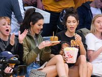 Hobi Makan Pizza hingga Burger, Ini Pola Makan Kendall Jenner yang Nyantai