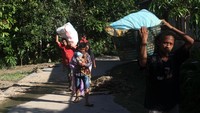 Sebanyak 25 unit rumah warga di dua desa rusak akibat banjir bandang, sembilan diantaranya rusak berat, tidak ada korban jiwa dalam peristiwa ini. ANTARA FOTO/Muhammad Arif Pribadi.