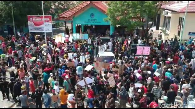 Warga di Brebes Demo Tolak Rencana Pembangunan Waduk