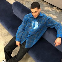 Dia adalah Fai Khadra yang lahir di Saudi Arabia, besar di Dubai dan memiliki darah Palestina dari orangtuanya. Pria ganteng dengan wajah khas Arabian ini diketahui dekat dengan Kendall sejak 2017 silam.  Foto: Instagram