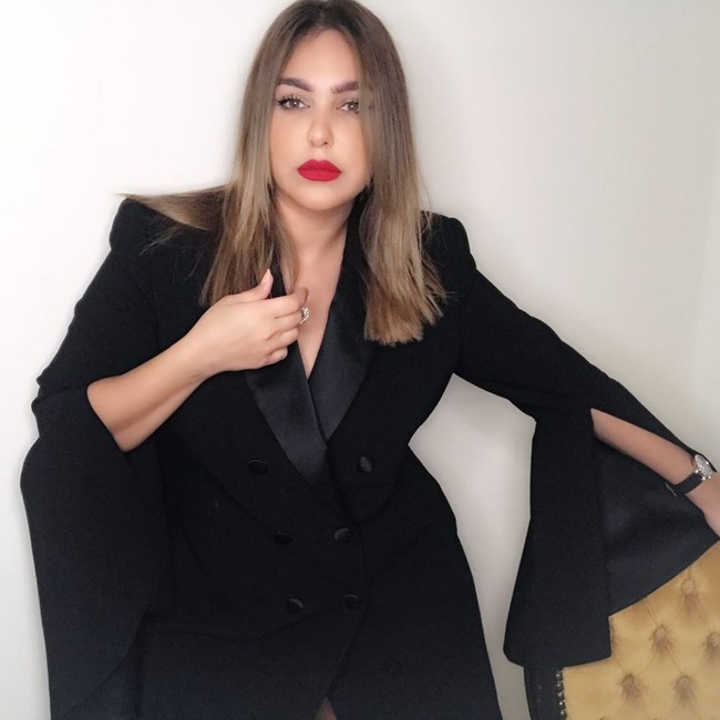 Ghaliah pun mengungkapkan rasa bahagianya karena kini dunia fashion mulai menampilkan keragaman wanita, bukan hanya mereka yang bertubuh kurus saja. Sekarang orang-orang sangat senang melihat keragaman di catwalk dan industri fashion. Sungguh membahagiakan melihat besarnya penerimaan di wilayah kami dan aku harap ini terus berlanjut, katanya. Foto: instagram @ghaliahamin