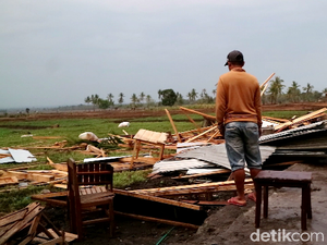 Kisah Korban Puting Beliung di Sulsel, Lempar Anak dari Atas Rumah Biar Selamat