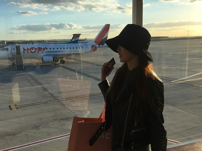 Ia juga cukup aktif di Instagam dan sering berbagi foto OOTD, selfie cantik, pemandangan hingga makanan. Pasca tak lagi jadi member girlband, ia pun tampaknya sering jalan-jalan ke luar negeri yang sering dipamerkan melalui Instagram dan vlog. Foto: Instagram @misshanye