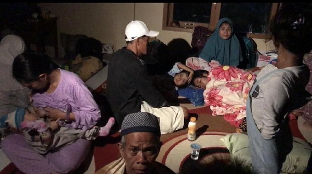 lokasi pengungsian tersebar di empat titik yakni Pasir Panjang, Sapan Salak, Sapan Batu dan Balai Adat Nagari Pakan Rabaa.