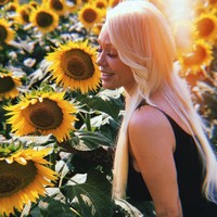 Bunnie membayar total $ 11.500 atau sekitar Rp 162 juta untuk melepas implan payudaranya. Ia pun menekankan agar wanita lebih berfokus untuk mencintai dirinya sendiri dan mengungkapkan bedah plastik tidak selamanya membuat seseorang menjadi ketagihan. Foto: Instagram