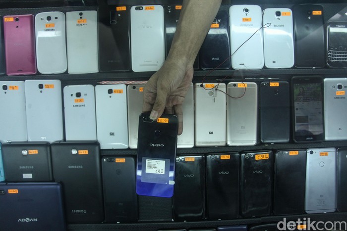 Setelah ditandatangani 18 Oktober 2019 oleh tiga menteri, aturan IMEI akan berlaku 18 April 2020. Lantas bagaimana nasib ponsel black market atau BM?