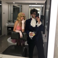 Mereka pun tampil menjadi pasangan saat pesta Halloween 2018 silam. Kendall menjadi Fembot dan Fai pakai kostum ala Austin Powers.  Foto: Instagram
