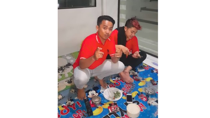 Sang pria membuat video klarifikasi usai dirinya viral. (Foto: Tangkapan layar viral) Sang pria membuat video klarifikasi usai dirinya viral. (Foto: Tangkapan layar viral)