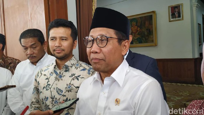 Mendes PDTT Abdul Halim Iskandar memberangkatkan 100 KK dari Jawa Timur untuk mengikuti program transmigrasi ke Kalimantan Utara. Halim mengatakan, pihaknya akan terus memantau kondisi para transmigran di sana.