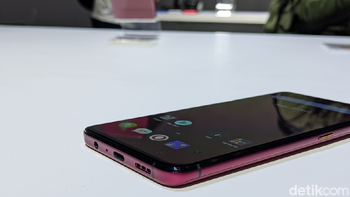 Bagian bawah terdapat port USB Type C, jack audio 3,5 mm dan speaker. Foto: Adi Fida Rahman/detikINET