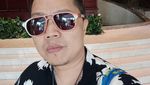 Diserang Tagar Cabul, Sandhy Sondoro Punya Gaya Kulineran Seru