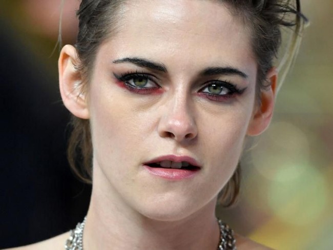 Cat Eye. Kamu tipe yang sangat memerhatikan detail, sekecil apapun. Dikutip dari Bollywood Shaadis, kamu sangat spesifik jika sudah menyangkut apa yang kamu mau dan membuatmu nyaman. Bisa dibilang kamu tipe yang suka memerhatikan orang lain dan bisa tahu sifat asli mereka hanya dalam sekali pertemuan. Foto: Getty Images