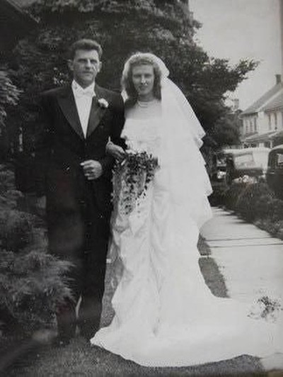 Foto pernikahan Ruth Hesinger dan Claude Hesinger. Foto: facebook Belinda Webb Foto pernikahan Ruth Hesinger dan Claude Hesinger. Foto: facebook Belinda Webb